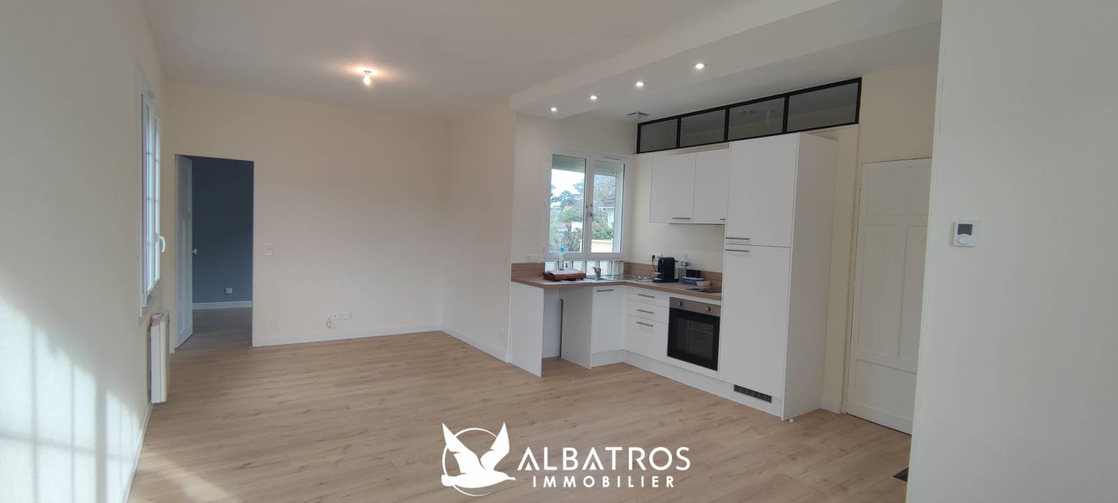 Maison Riva-Bella proche commerces 