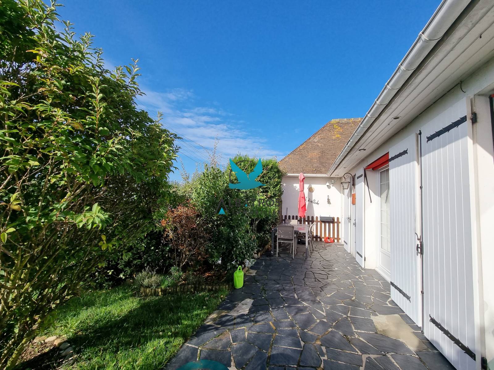 A LA VENTE MAISON SUR SOUS-SOL COMPLET AVEC JARDIN 10M DE LA MER