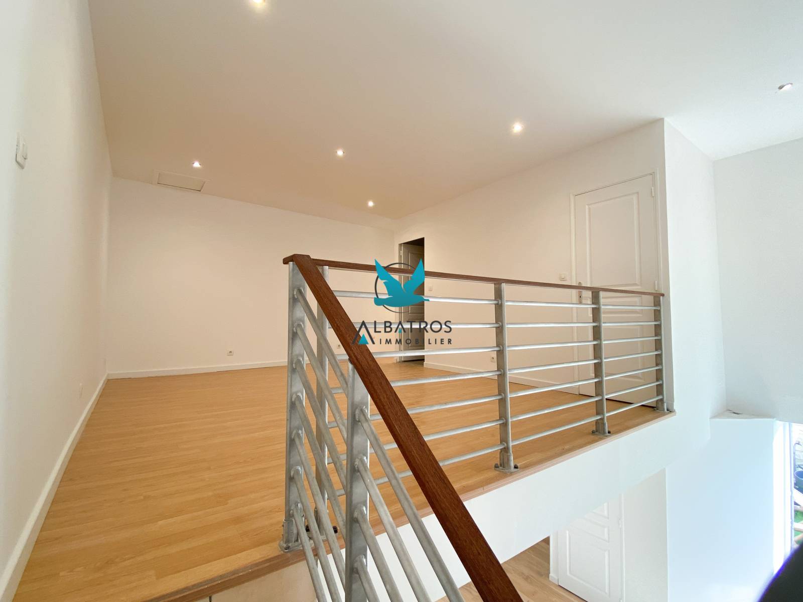 En vente spacieuse maison en pierre rénovée 