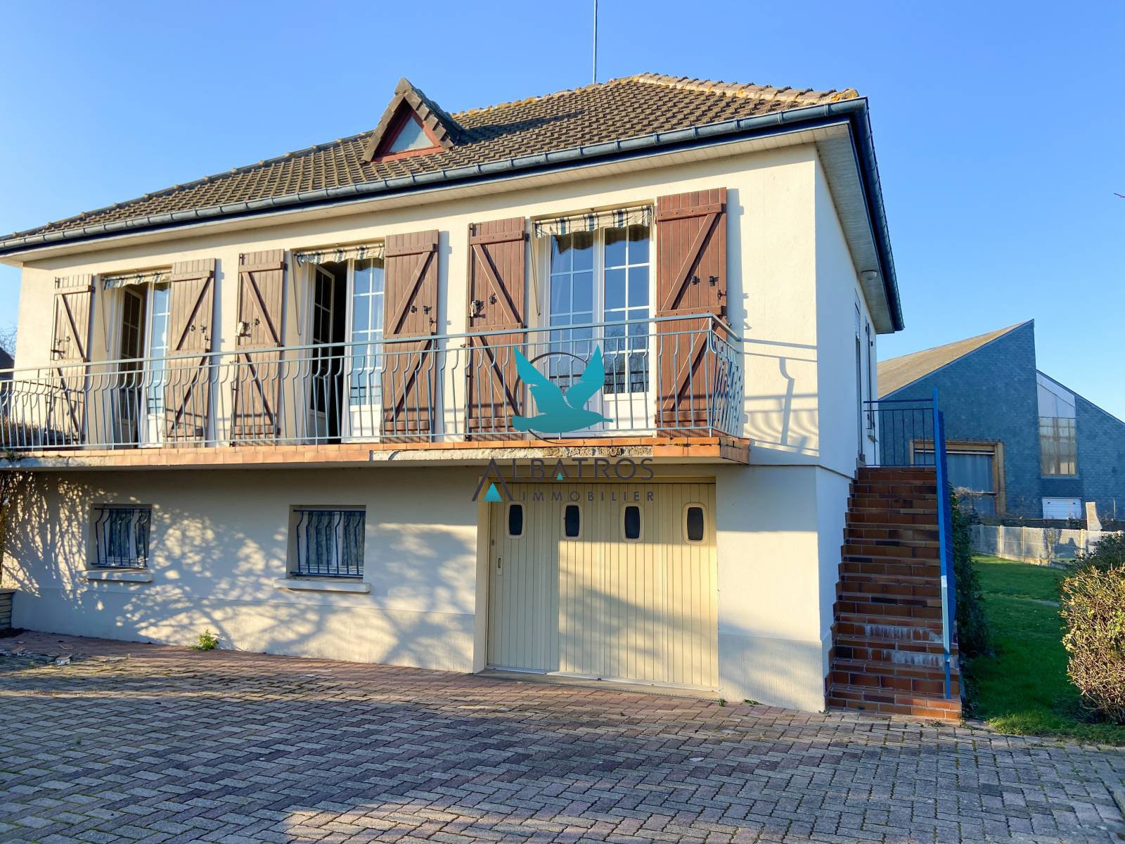 Maison avec sous-sol complet et vie de plain pied