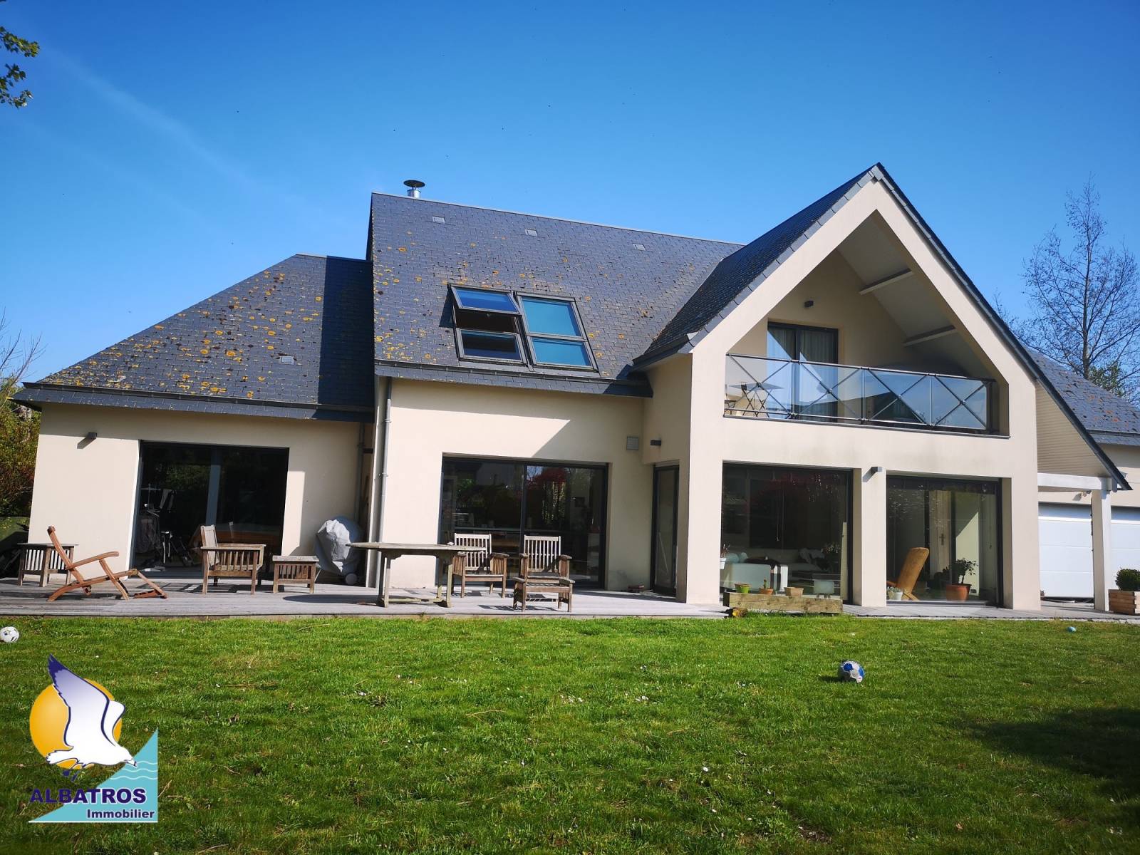 A L'ACHAT MAISON F8/T8 SPACIEUSE ET LUMINEUSE PROCHE OUISTREHAM 14 CALVADOS