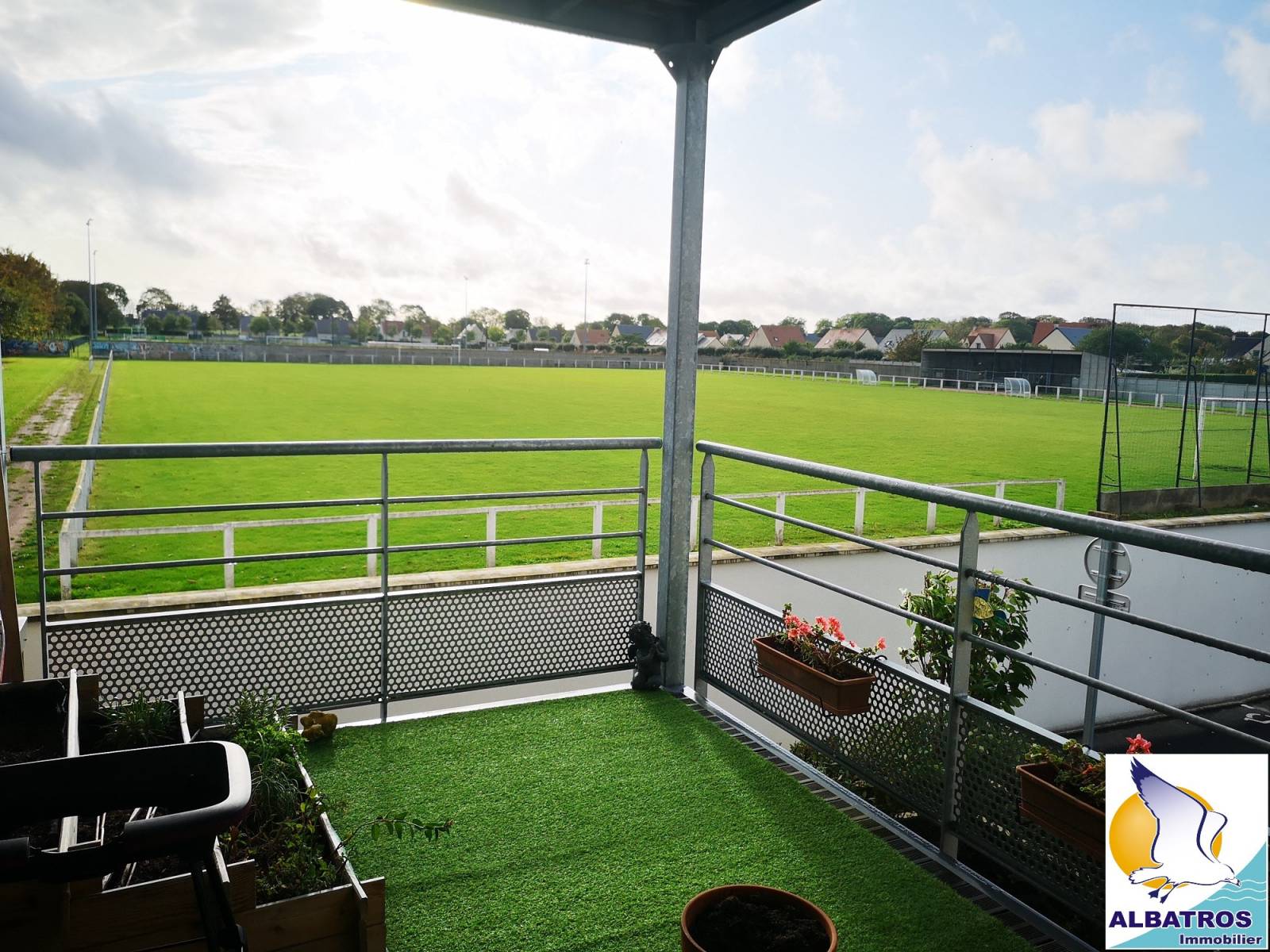 vends appartement f3/t3 avec terrasse et ascenseur sur ouistreham et ses environs