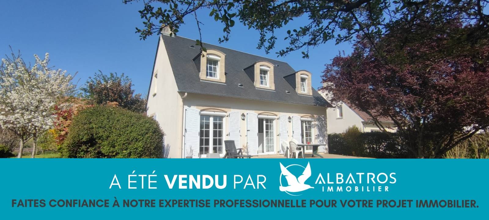 Maison dans quartier résidentiel 