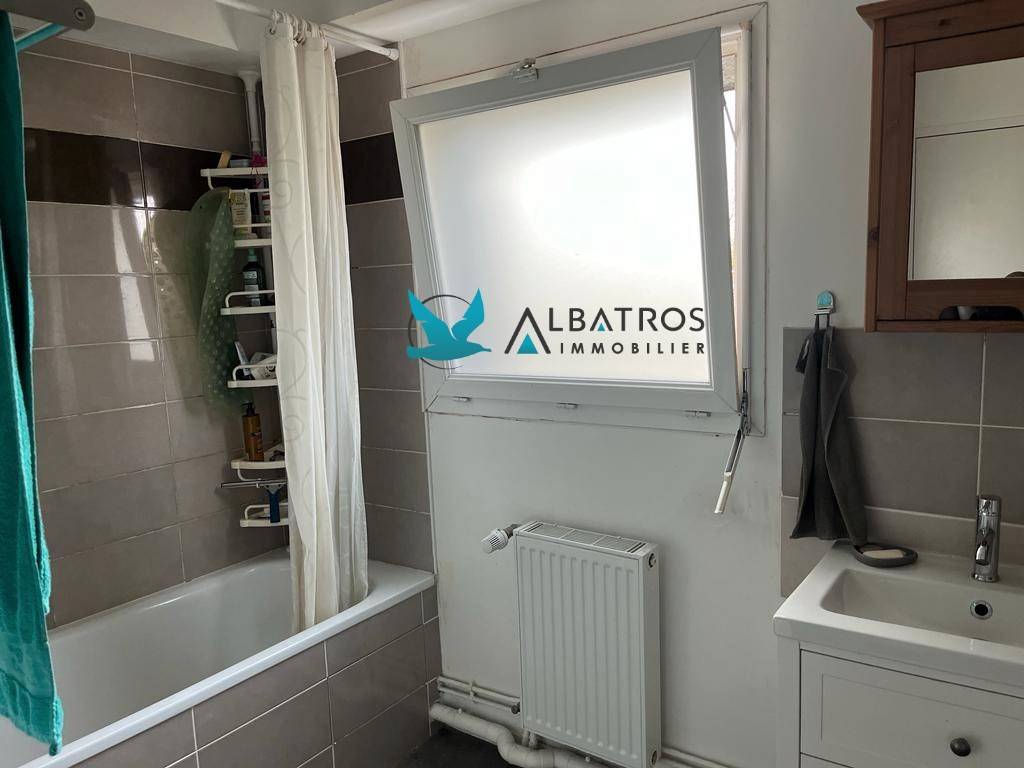 A LA VENTE MAISON AVEC 3 CHAMBRES JARDIN ET GARAGE