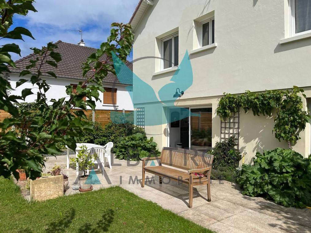 a la vente : Maison rénovée à Ouistreham 128 m² avec 4 chambres