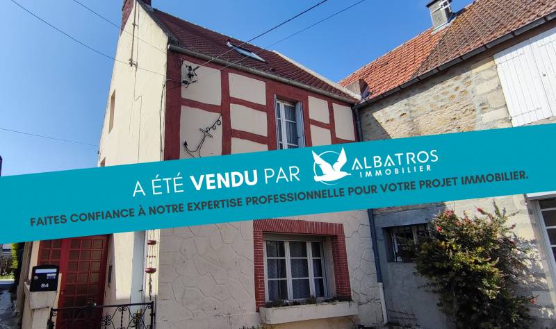 MAison de bourg idéalement située proche des commerces en vente avec 2 chambres et un jardin