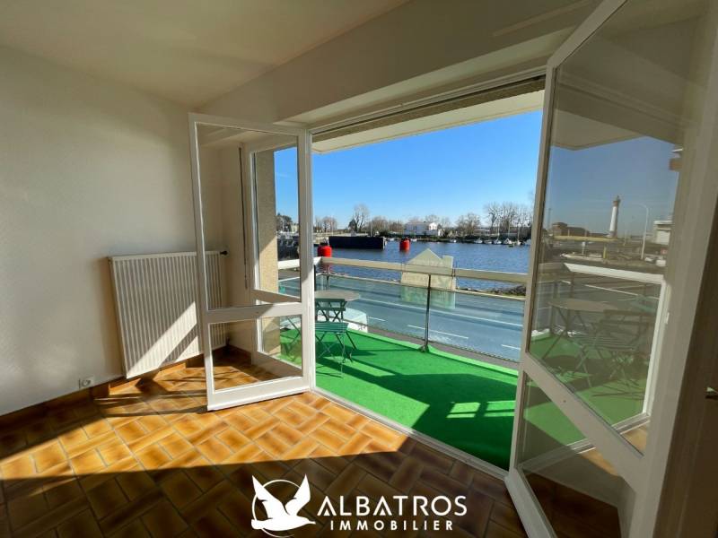 Appartement avec superbe balcon vue sur le port
