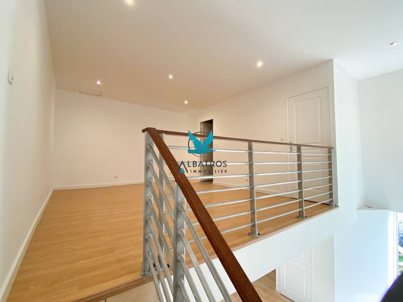 En vente spacieuse maison en pierre rénovée 