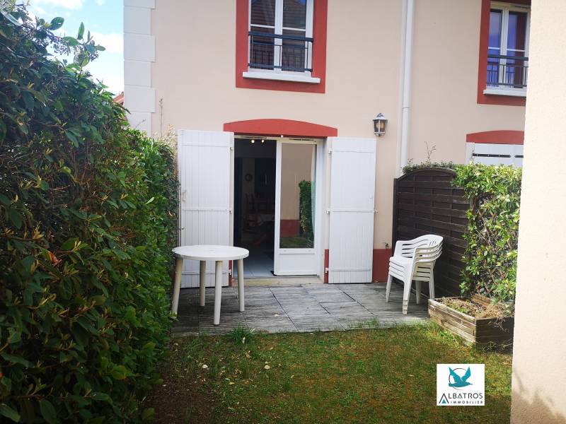 Maison mitoyenne 2 PP, à 50m de la plage COLLEVILLE-MONTGOMERY  