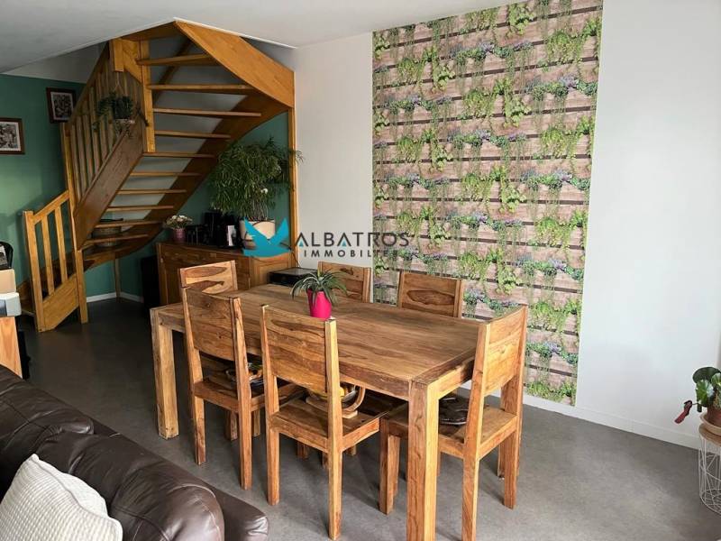 A VENDRE MAISON RECENTE AVEC JARDIN