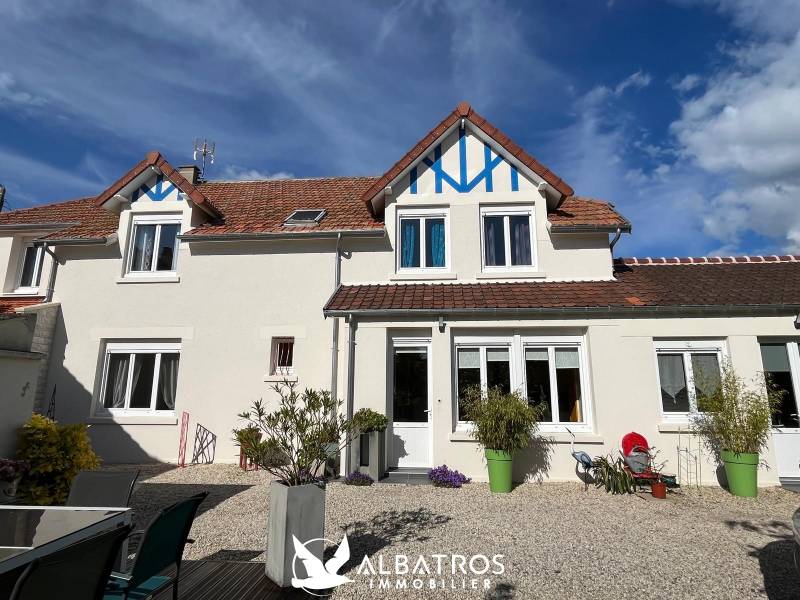 A VENDRE • Charmante maison des années 30, 7 pièces principales, 5 chambres, 147 m² habitable, proche commerces et écoles