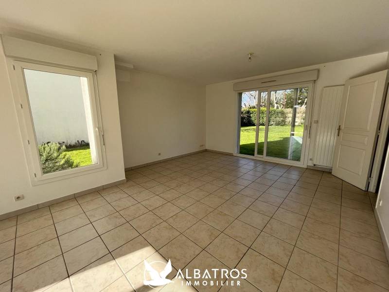 à 5 minutes de Lion sur Mer maison T5 à vendre avec 3 chambres et un garage